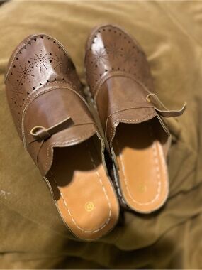 Brown Perforated Floral Bow Accent Backless Mules NWOT